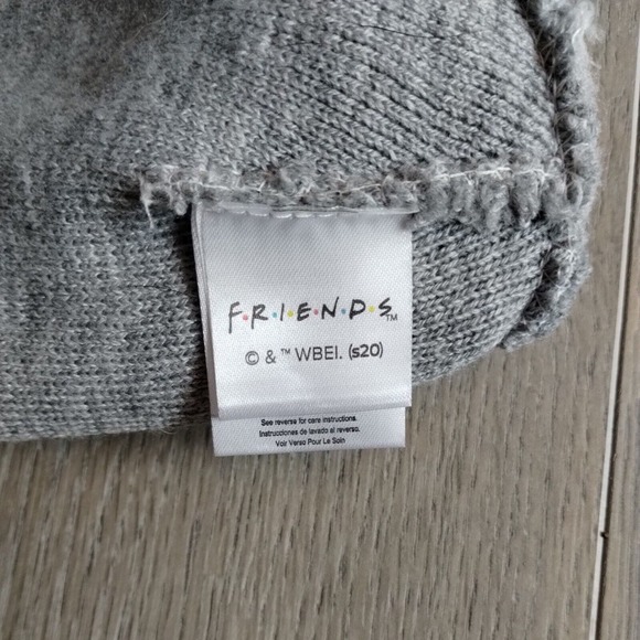 FRIENDS Beanie Winter Hat Skull Ski Cap Gray Stretch Polyester Sitcom TV Show - Picture 5 of 7